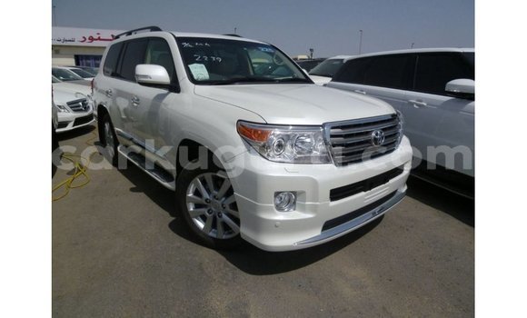 Acheter Import Voiture Toyota Land Cruiser Blanc à Import - Dubai, Bujumbura Acheter Import Voiture Toyota Land Cruiser Blanc à Import - Dubai, Bujumbura