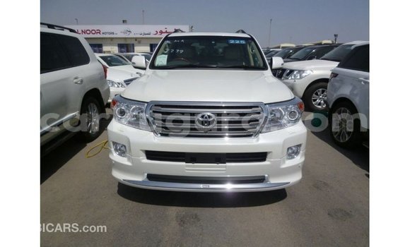 Acheter Import Voiture Toyota Land Cruiser Blanc à Import - Dubai, Bujumbura Acheter Import Voiture Toyota Land Cruiser Blanc à Import - Dubai, Bujumbura