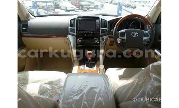 Acheter Import Voiture Toyota Land Cruiser Blanc à Import - Dubai, Bujumbura Acheter Import Voiture Toyota Land Cruiser Blanc à Import - Dubai, Bujumbura