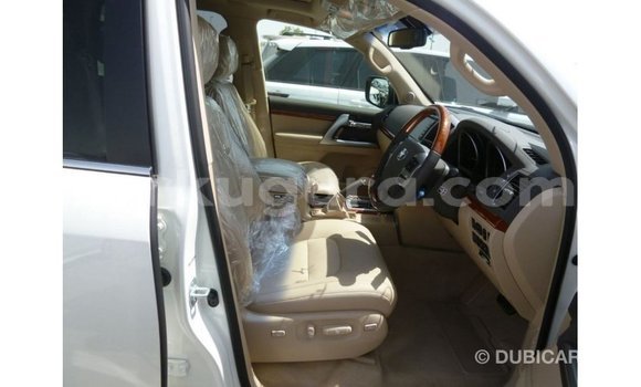 Acheter Import Voiture Toyota Land Cruiser Blanc à Import - Dubai, Bujumbura Acheter Import Voiture Toyota Land Cruiser Blanc à Import - Dubai, Bujumbura