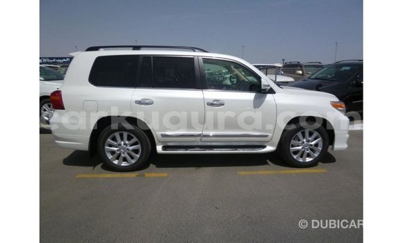 Acheter Import Voiture Toyota Land Cruiser Blanc à Import - Dubai, Bujumbura Acheter Import Voiture Toyota Land Cruiser Blanc à Import - Dubai, Bujumbura