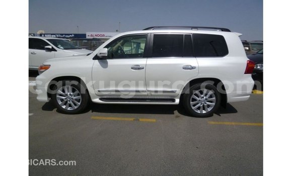 Acheter Import Voiture Toyota Land Cruiser Blanc à Import - Dubai, Bujumbura Acheter Import Voiture Toyota Land Cruiser Blanc à Import - Dubai, Bujumbura