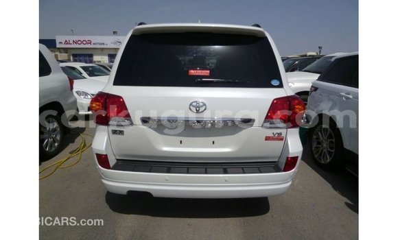 Acheter Import Voiture Toyota Land Cruiser Blanc à Import - Dubai, Bujumbura Acheter Import Voiture Toyota Land Cruiser Blanc à Import - Dubai, Bujumbura