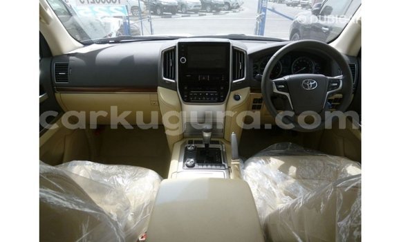 Acheter Import Voiture Toyota Land Cruiser Blanc à Import - Dubai, Bujumbura Acheter Import Voiture Toyota Land Cruiser Blanc à Import - Dubai, Bujumbura