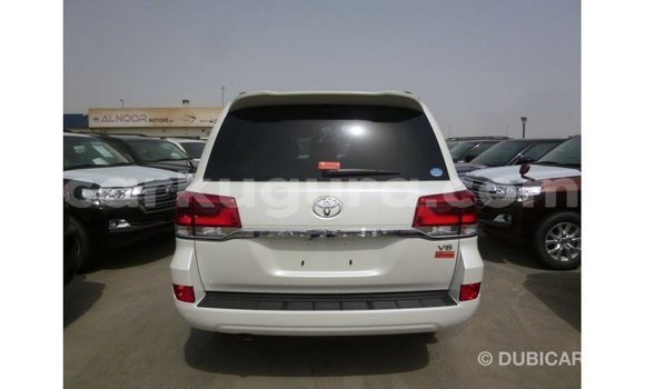 Acheter Import Voiture Toyota Land Cruiser Blanc à Import - Dubai, Bujumbura Acheter Import Voiture Toyota Land Cruiser Blanc à Import - Dubai, Bujumbura