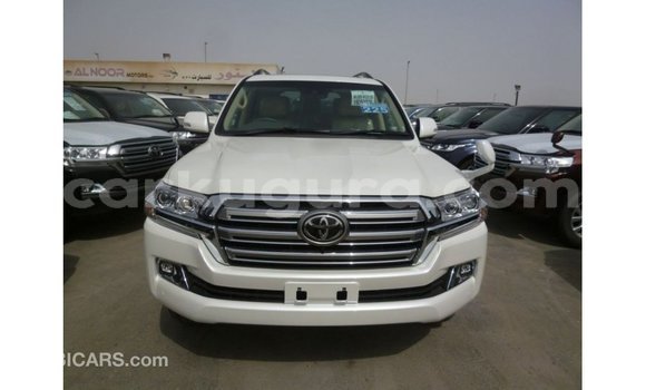 Acheter Import Voiture Toyota Land Cruiser Blanc à Import - Dubai, Bujumbura Acheter Import Voiture Toyota Land Cruiser Blanc à Import - Dubai, Bujumbura