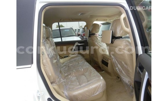 Acheter Import Voiture Toyota Land Cruiser Blanc à Import - Dubai, Bujumbura Acheter Import Voiture Toyota Land Cruiser Blanc à Import - Dubai, Bujumbura