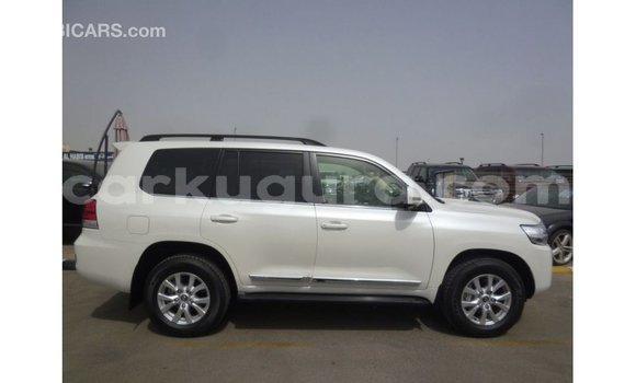 Acheter Import Voiture Toyota Land Cruiser Blanc à Import - Dubai, Bujumbura Acheter Import Voiture Toyota Land Cruiser Blanc à Import - Dubai, Bujumbura
