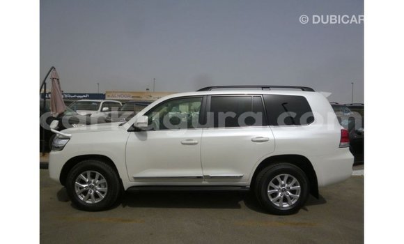 Acheter Import Voiture Toyota Land Cruiser Blanc à Import - Dubai, Bujumbura Acheter Import Voiture Toyota Land Cruiser Blanc à Import - Dubai, Bujumbura