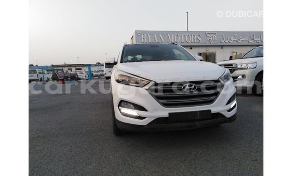 Nunua Imported Hyundai Tucson Nyeupe Gari ndani ya Import - Dubai nchini Bujumbura Nunua Imported Hyundai Tucson Nyeupe Gari ndani ya Import - Dubai nchini Bujumbura