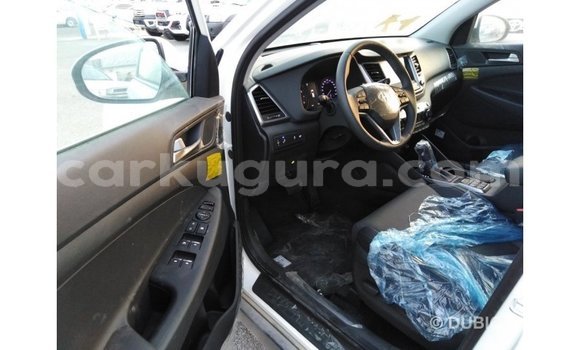 Nunua Imported Hyundai Tucson Nyeupe Gari ndani ya Import - Dubai nchini Bujumbura Nunua Imported Hyundai Tucson Nyeupe Gari ndani ya Import - Dubai nchini Bujumbura