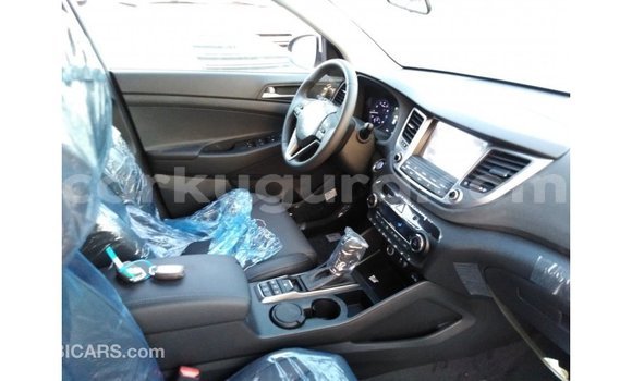 Nunua Imported Hyundai Tucson Nyeupe Gari ndani ya Import - Dubai nchini Bujumbura Nunua Imported Hyundai Tucson Nyeupe Gari ndani ya Import - Dubai nchini Bujumbura