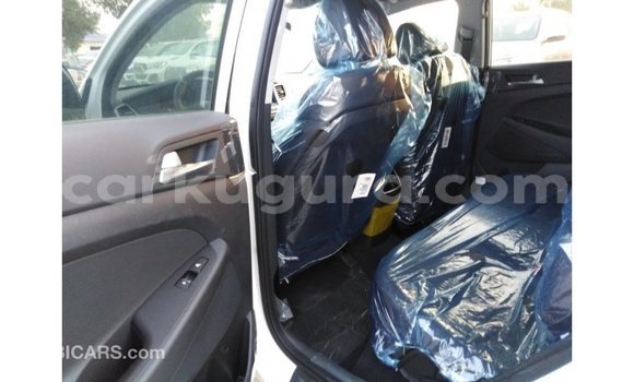 Nunua Imported Hyundai Tucson Nyeupe Gari ndani ya Import - Dubai nchini Bujumbura Nunua Imported Hyundai Tucson Nyeupe Gari ndani ya Import - Dubai nchini Bujumbura