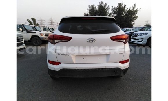 Nunua Imported Hyundai Tucson Nyeupe Gari ndani ya Import - Dubai nchini Bujumbura Nunua Imported Hyundai Tucson Nyeupe Gari ndani ya Import - Dubai nchini Bujumbura