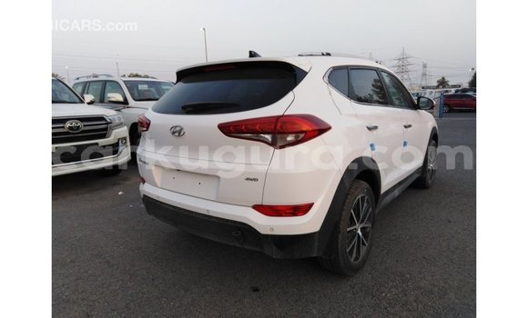 Nunua Imported Hyundai Tucson Nyeupe Gari ndani ya Import - Dubai nchini Bujumbura Nunua Imported Hyundai Tucson Nyeupe Gari ndani ya Import - Dubai nchini Bujumbura