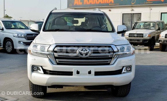 Nunua Imported Toyota Land Cruiser Nyeupe Gari ndani ya Import - Dubai nchini Bujumbura Nunua Imported Toyota Land Cruiser Nyeupe Gari ndani ya Import - Dubai nchini Bujumbura