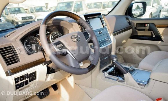 Nunua Imported Toyota Land Cruiser Nyeupe Gari ndani ya Import - Dubai nchini Bujumbura Nunua Imported Toyota Land Cruiser Nyeupe Gari ndani ya Import - Dubai nchini Bujumbura