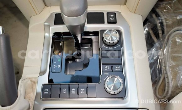 Nunua Imported Toyota Land Cruiser Nyeupe Gari ndani ya Import - Dubai nchini Bujumbura Nunua Imported Toyota Land Cruiser Nyeupe Gari ndani ya Import - Dubai nchini Bujumbura