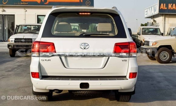 Nunua Imported Toyota Land Cruiser Nyeupe Gari ndani ya Import - Dubai nchini Bujumbura Nunua Imported Toyota Land Cruiser Nyeupe Gari ndani ya Import - Dubai nchini Bujumbura