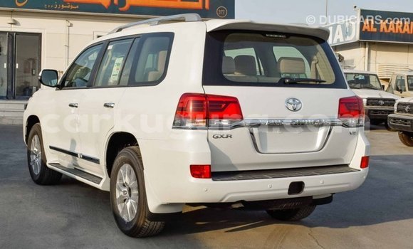 Nunua Imported Toyota Land Cruiser Nyeupe Gari ndani ya Import - Dubai nchini Bujumbura Nunua Imported Toyota Land Cruiser Nyeupe Gari ndani ya Import - Dubai nchini Bujumbura