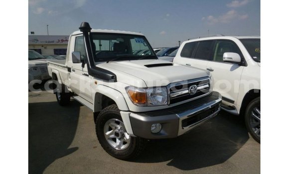 Acheter Import Voiture Toyota Land Cruiser Blanc à Import - Dubai, Bujumbura Acheter Import Voiture Toyota Land Cruiser Blanc à Import - Dubai, Bujumbura