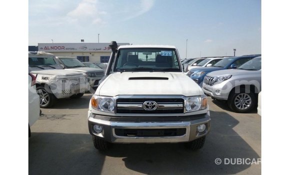 Acheter Import Voiture Toyota Land Cruiser Blanc à Import - Dubai, Bujumbura Acheter Import Voiture Toyota Land Cruiser Blanc à Import - Dubai, Bujumbura