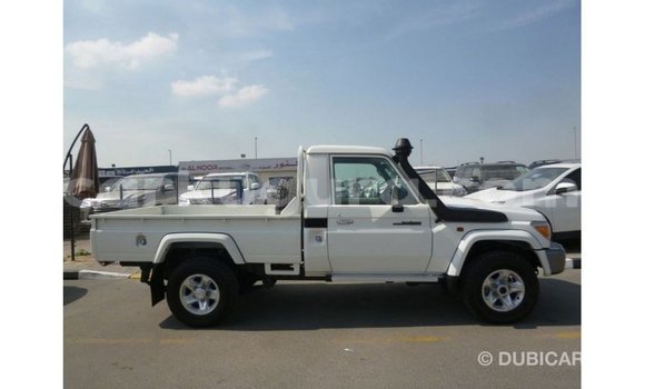 Acheter Import Voiture Toyota Land Cruiser Blanc à Import - Dubai, Bujumbura Acheter Import Voiture Toyota Land Cruiser Blanc à Import - Dubai, Bujumbura