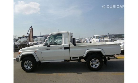 Acheter Import Voiture Toyota Land Cruiser Blanc à Import - Dubai, Bujumbura Acheter Import Voiture Toyota Land Cruiser Blanc à Import - Dubai, Bujumbura