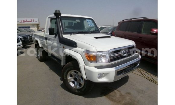 Nunua Imported Toyota Land Cruiser Nyeupe Gari ndani ya Import - Dubai nchini Bujumbura Nunua Imported Toyota Land Cruiser Nyeupe Gari ndani ya Import - Dubai nchini Bujumbura