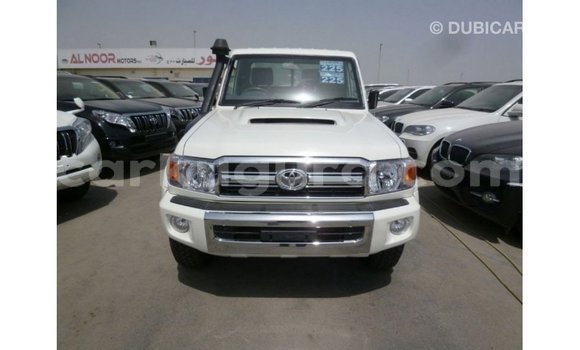 Nunua Imported Toyota Land Cruiser Nyeupe Gari ndani ya Import - Dubai nchini Bujumbura Nunua Imported Toyota Land Cruiser Nyeupe Gari ndani ya Import - Dubai nchini Bujumbura
