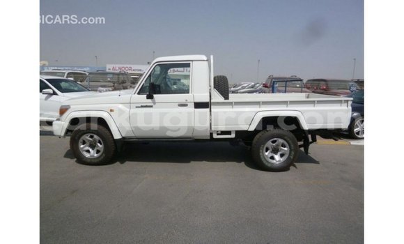 Nunua Imported Toyota Land Cruiser Nyeupe Gari ndani ya Import - Dubai nchini Bujumbura Nunua Imported Toyota Land Cruiser Nyeupe Gari ndani ya Import - Dubai nchini Bujumbura