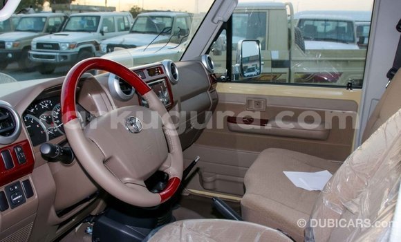 Nunua Imported Toyota Land Cruiser Beige Gari ndani ya Import - Dubai nchini Bujumbura Nunua Imported Toyota Land Cruiser Beige Gari ndani ya Import - Dubai nchini Bujumbura