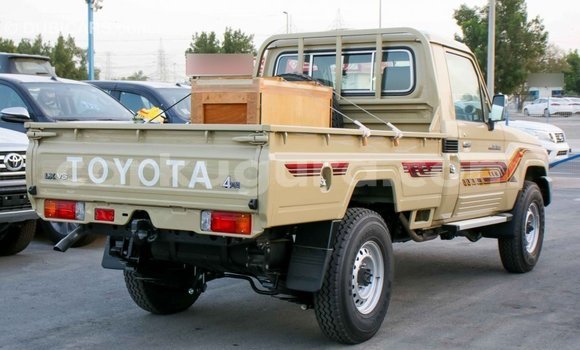 Nunua Imported Toyota Land Cruiser Beige Gari ndani ya Import - Dubai nchini Bujumbura Nunua Imported Toyota Land Cruiser Beige Gari ndani ya Import - Dubai nchini Bujumbura