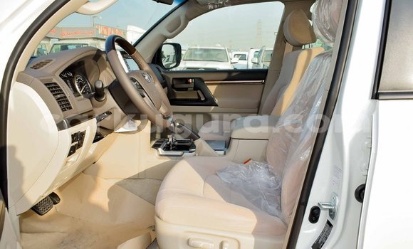 Buy Import Toyota Land Cruiser White Car in Import - Dubai in Bujumbura Buy Import Toyota Land Cruiser White Car in Import - Dubai in Bujumbura