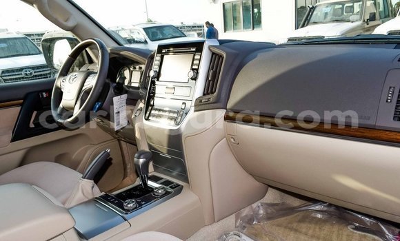 Buy Import Toyota Land Cruiser White Car in Import - Dubai in Bujumbura Buy Import Toyota Land Cruiser White Car in Import - Dubai in Bujumbura