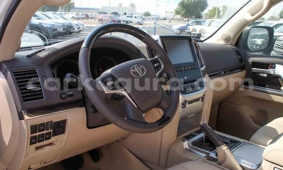 Buy Import Toyota Land Cruiser White Car in Import - Dubai in Bujumbura Buy Import Toyota Land Cruiser White Car in Import - Dubai in Bujumbura