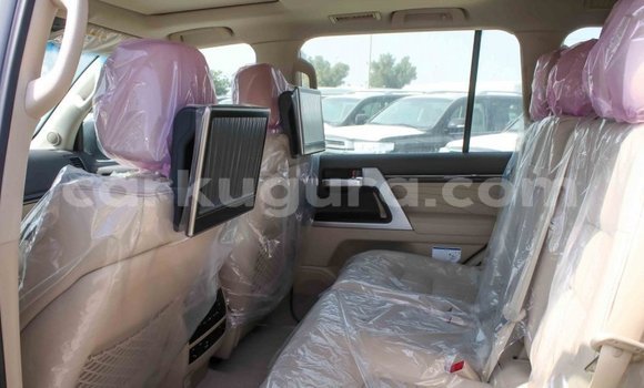 Buy Import Toyota Land Cruiser White Car in Import - Dubai in Bujumbura Buy Import Toyota Land Cruiser White Car in Import - Dubai in Bujumbura