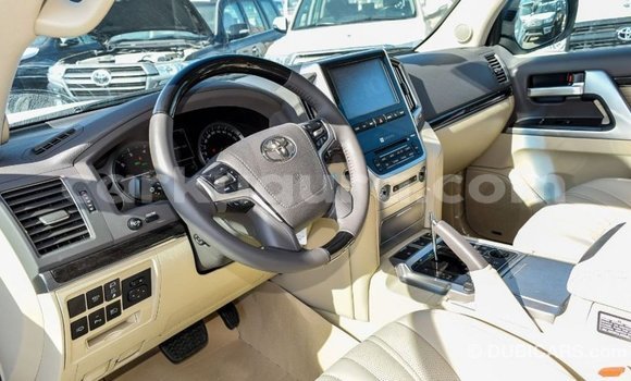 Nunua Imported Toyota Land Cruiser Nyeupe Gari ndani ya Import - Dubai nchini Bujumbura Nunua Imported Toyota Land Cruiser Nyeupe Gari ndani ya Import - Dubai nchini Bujumbura