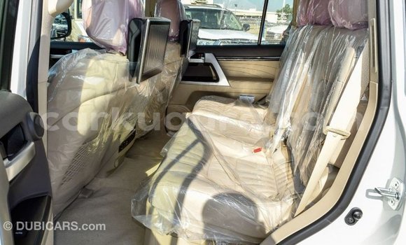Nunua Imported Toyota Land Cruiser Nyeupe Gari ndani ya Import - Dubai nchini Bujumbura Nunua Imported Toyota Land Cruiser Nyeupe Gari ndani ya Import - Dubai nchini Bujumbura