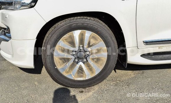 Nunua Imported Toyota Land Cruiser Nyeupe Gari ndani ya Import - Dubai nchini Bujumbura Nunua Imported Toyota Land Cruiser Nyeupe Gari ndani ya Import - Dubai nchini Bujumbura