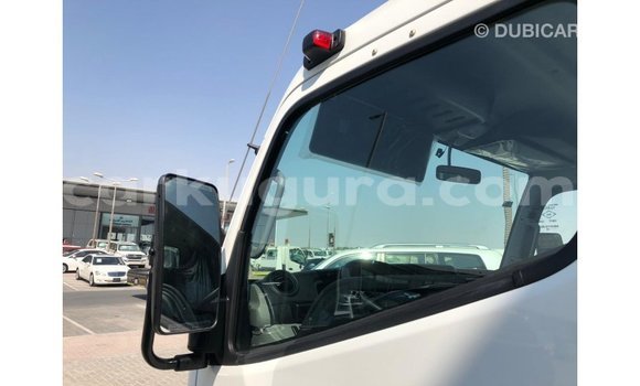 Buy Import Mitsubishi Carisma White Car in Import - Dubai in Bujumbura Buy Import Mitsubishi Carisma White Car in Import - Dubai in Bujumbura
