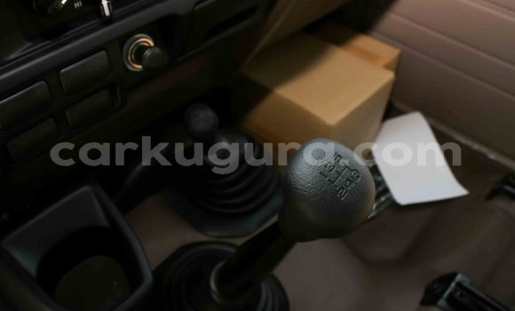 Acheter Import Voiture Toyota Land Cruiser Beige à Import - Dubai, Bujumbura Acheter Import Voiture Toyota Land Cruiser Beige à Import - Dubai, Bujumbura