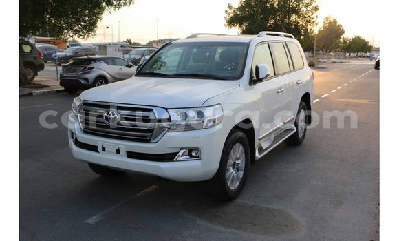 Acheter Import Voiture Toyota Land Cruiser Blanc à Import - Dubai, Bujumbura Acheter Import Voiture Toyota Land Cruiser Blanc à Import - Dubai, Bujumbura
