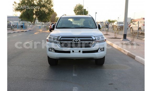 Acheter Import Voiture Toyota Land Cruiser Blanc à Import - Dubai, Bujumbura Acheter Import Voiture Toyota Land Cruiser Blanc à Import - Dubai, Bujumbura
