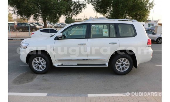 Acheter Import Voiture Toyota Land Cruiser Blanc à Import - Dubai, Bujumbura Acheter Import Voiture Toyota Land Cruiser Blanc à Import - Dubai, Bujumbura