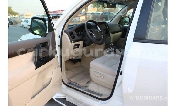 Nunua Imported Toyota Land Cruiser Nyeupe Gari ndani ya Import - Dubai nchini Bujumbura Nunua Imported Toyota Land Cruiser Nyeupe Gari ndani ya Import - Dubai nchini Bujumbura