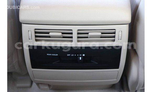 Acheter Import Voiture Toyota Land Cruiser Blanc à Import - Dubai, Bujumbura Acheter Import Voiture Toyota Land Cruiser Blanc à Import - Dubai, Bujumbura