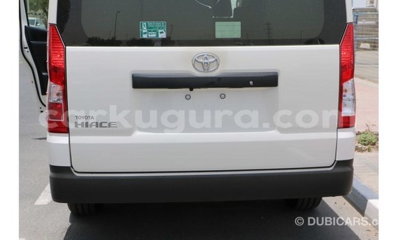 Acheter Import Voiture Toyota Hiace Blanc à Import - Dubai, Bujumbura Acheter Import Voiture Toyota Hiace Blanc à Import - Dubai, Bujumbura