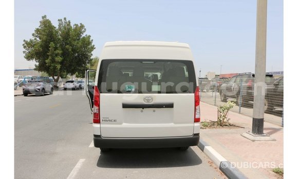Acheter Import Voiture Toyota Hiace Blanc à Import - Dubai, Bujumbura Acheter Import Voiture Toyota Hiace Blanc à Import - Dubai, Bujumbura