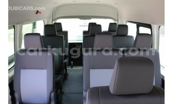 Acheter Import Voiture Toyota Hiace Blanc à Import - Dubai, Bujumbura Acheter Import Voiture Toyota Hiace Blanc à Import - Dubai, Bujumbura